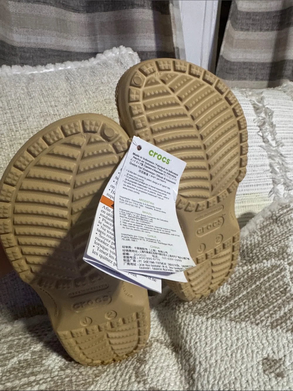 CROCS eva holes wear